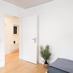 Alfa Esslingen Altstadt Nahe Stuttgart Messe I 3 5 Betten I Bad I Kueche L Wifi & Smarttv I 3br 5 Beds I Bathroom I Kitchen Apartmán Esslingen am Neckar