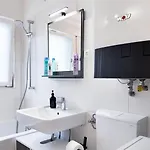 Alfa Esslingen Altstadt Nahe Stuttgart Messe I 3 5 Betten I Bad I Kueche L Wifi & Smarttv I 3br 5 Beds I Bathroom I Kitchen Appartement *