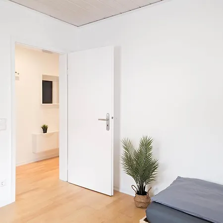 Alfa Esslingen Altstadt Nahe Stuttgart Messe I 3 4 Betten I Bad I Kueche L Wifi & Smarttv I 3br 4beds I Bathroom I Kitchen Daire Esslingen am Neckar