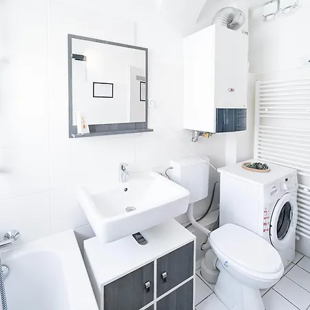 Alfa Esslingen Altstadt Nahe Stuttgart Messe I 3 4 Betten I Bad I Kueche L Wifi & Smarttv I 3br 4beds I Bathroom I Kitchen *