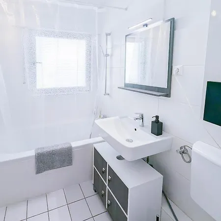 Alfa Esslingen Altstadt Nahe Stuttgart Messe I 3 4 Betten I Bad I Kueche L Wifi & Smarttv I 3br 4beds I Bathroom I Kitchen Daire