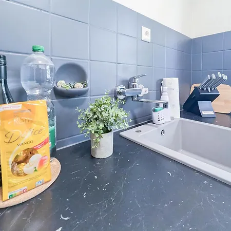 Alfa Esslingen Altstadt Nahe Stuttgart Messe I 3 4 Betten I Bad I Kueche L Wifi & Smarttv I 3br 4beds I Bathroom I Kitchen Apartman *