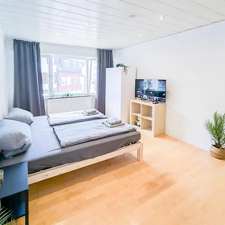 Alfa Esslingen Altstadt Nahe Stuttgart Messe I 3 4 Betten I Bad I Kueche L Wifi & Smarttv I 3br 4beds I Bathroom I Kitchen Daire Esslingen am Neckar