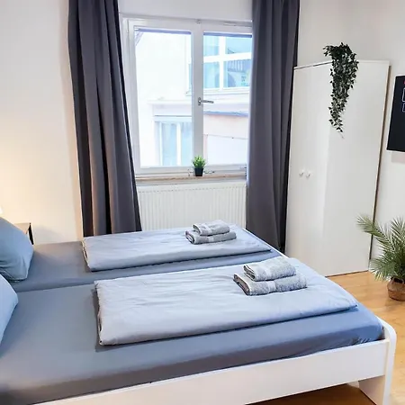 Alfa Esslingen Altstadt Nahe Stuttgart Messe I 3 5 Betten I Bad I Kueche L Wifi & Smarttv I 3br 5 Beds I Bathroom I Kitchen * Esslingen am Neckar