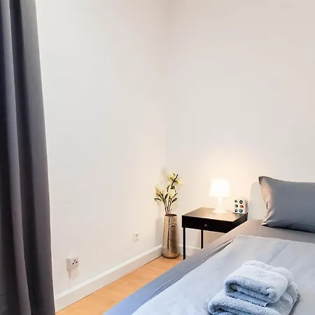 Lejlighed Alfa Esslingen Altstadt Nahe Stuttgart Messe I 3 5 Betten I Bad I Kueche L Wifi & Smarttv I 3br 5 Beds I Bathroom I Kitchen *